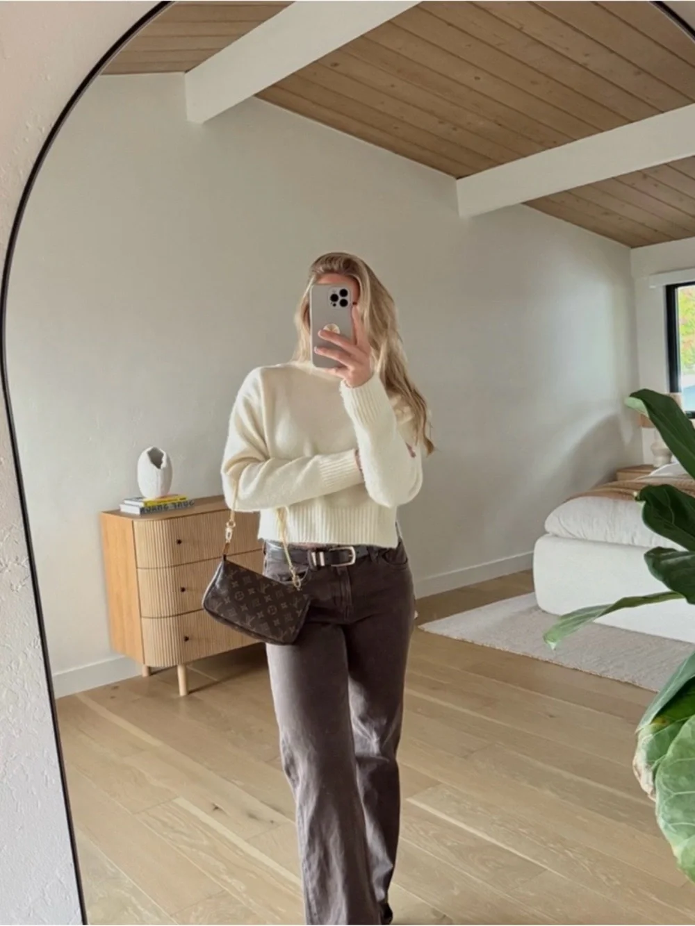 Louis Vuitton Monogram Pochette Accessoires Shoulder Bag - Brown - Picture 9 of 9